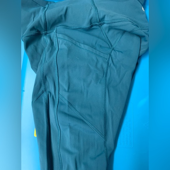 COPY - Lululemon blue Athletica: Size 6 - Picture 3 of 3